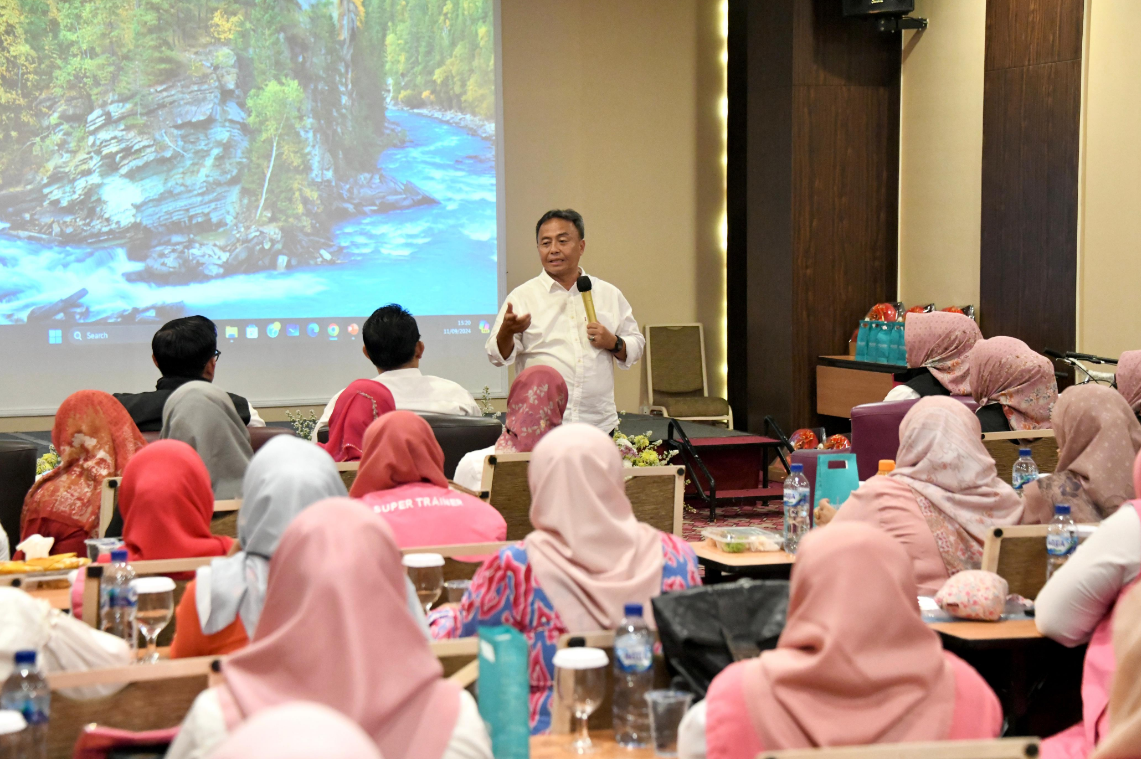 Sekda Jabar Herman Suryatman menghadiri acara West Java Women Empowerment (WJWE) CAANG dengan tema "Peningkatan Pemberdayaan Ekonomi Perempuan Melalui Sekolah Perempuan Jawa Barat dengan Strategi Kolaborasi Multipihak" di Fave Hotel Braga, Kota Bandung, Rabu (11/9/2024).(Foto: Biro Adpim Jabar)