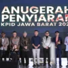 Penjabat Gubernur Jawa Barat Bey Machmudin menghadiri acara Anugerah Penyiaran KPID Jawa Barat Tahun 2024 sekaligus Launching Menu Pengaduan Sapawarga di Trans Hotel, Kota Bandung, Rabu (11/9/2024).(Foto: Biro Adpim Jabar)