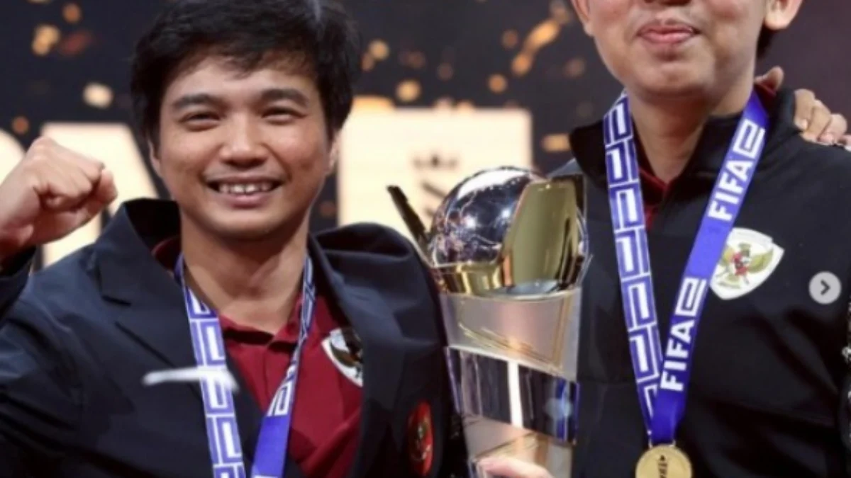 Ichsan Rahmat Taufiq dan Budi Muhamad Manar Hidayat berhasil membawa Indonesia Juara di ajang FIFAe World Cup 2024 Football Managers. (Instagram/FIFAe)