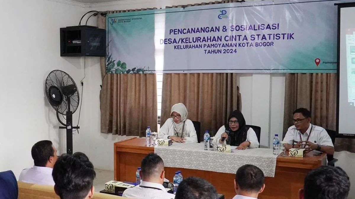 Sekda Kota Bogor, Syarifah Sofiah bersama jajaran BPS Kota Bogor saat mensosialisasikan program kelurahan Cinta Statistik. (Yudha Prananda / Jabar Ekspres)