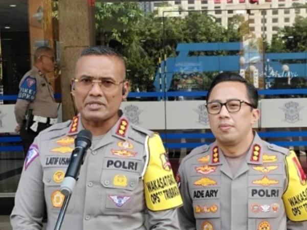 Dirlantas Polda Metro Jaya Kombes Pol. Latif Usman (kiri). (foto/ANTARA)