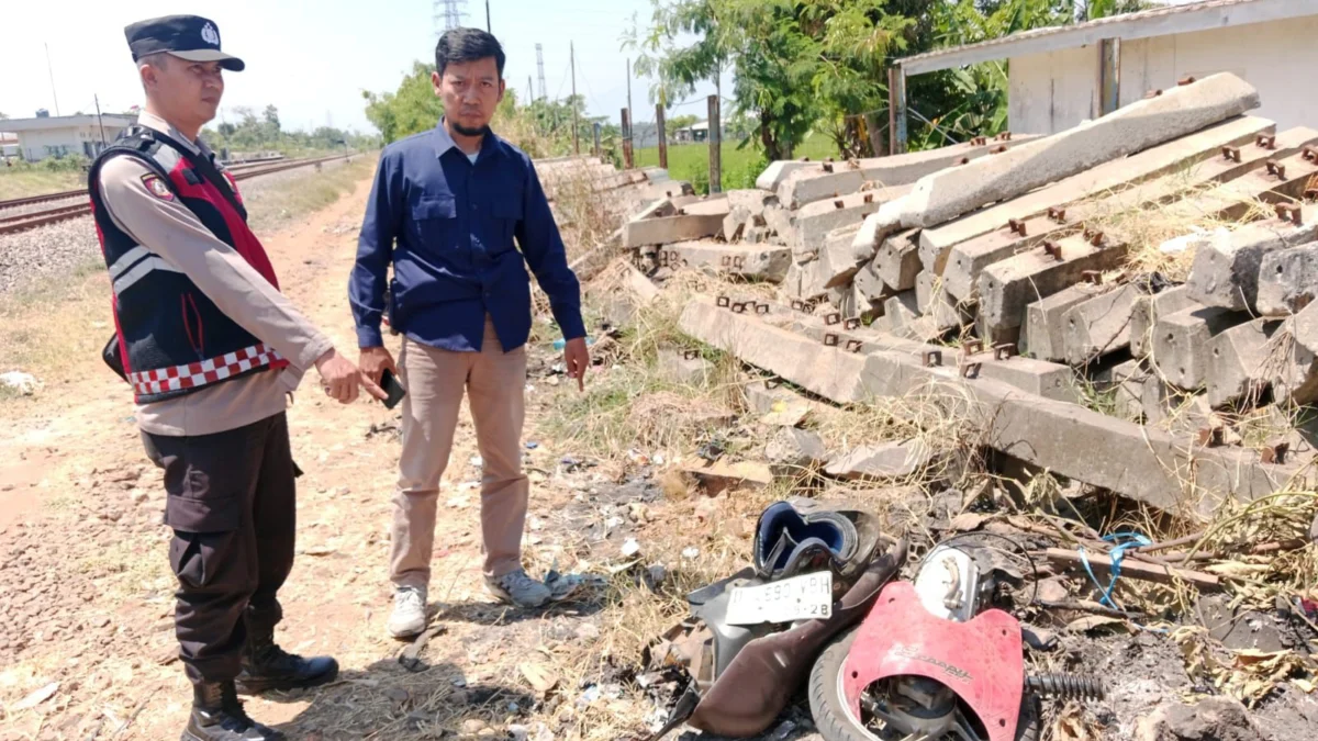 Seorang mahasiswa tewas terserempet kereta api di perlintasan dekat Stasiun Cimekar