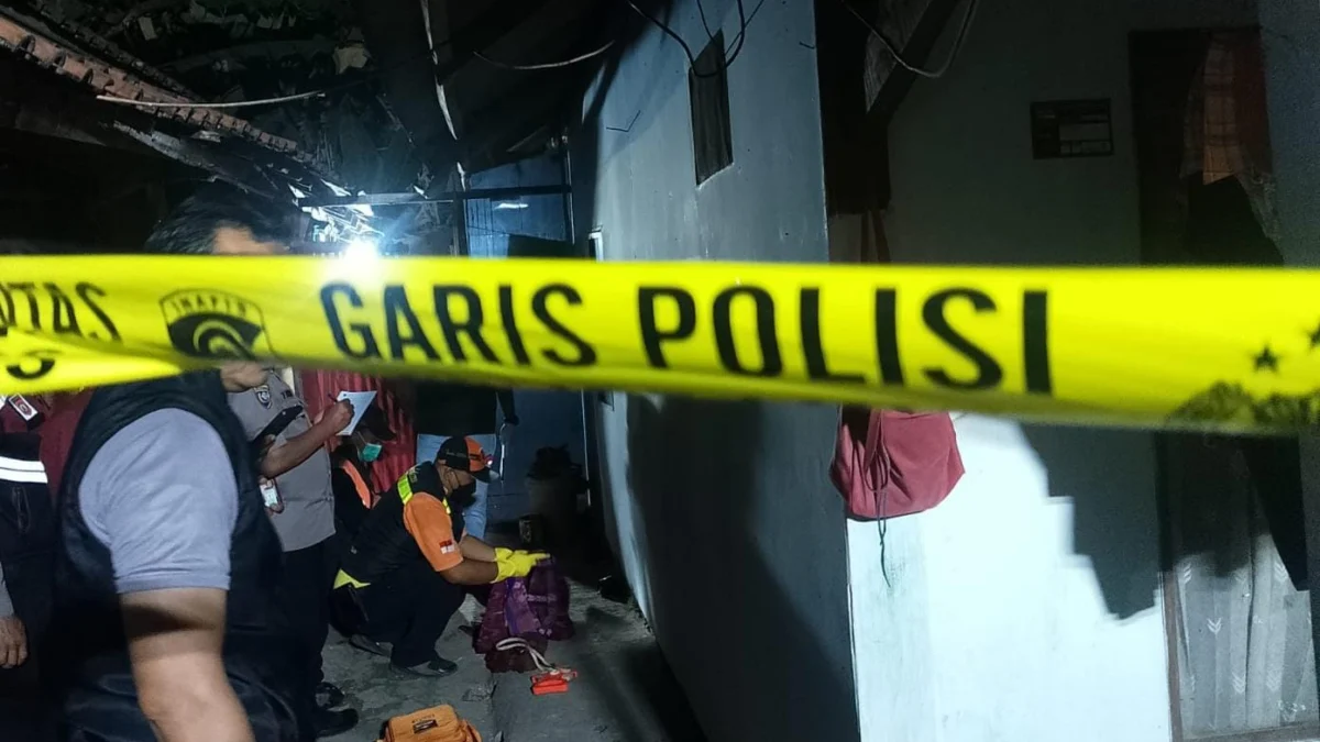 Tim Inafis Polres Sumedang saat di TKP seorang pria berusia lanjut ditemukan warga Dusun Tarikolot RT03 RW03, Desa Sindangpakuon, Kecamatan Cimanggung, Kabupaten Sumedang dengan kondisi tak bernyawa.