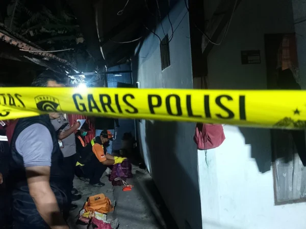 Tim Inafis Polres Sumedang saat di TKP seorang pria berusia lanjut ditemukan warga Dusun Tarikolot RT03 RW03, Desa Sindangpakuon, Kecamatan Cimanggung, Kabupaten Sumedang dengan kondisi tak bernyawa.