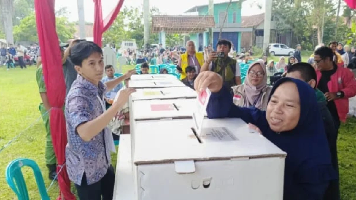 Ist. Antuasias warga saat pencoblosan di pileg dan pilpres kemarin. Dok Jabar Ekpres.