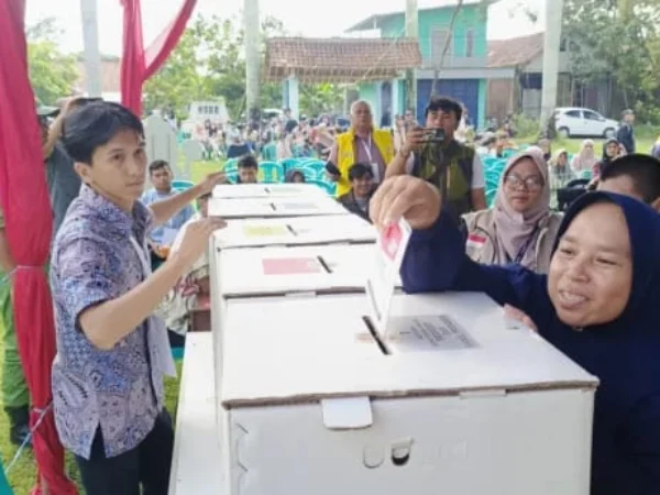 Ist. Antuasias warga saat pencoblosan di pileg dan pilpres kemarin. Dok Jabar Ekpres.