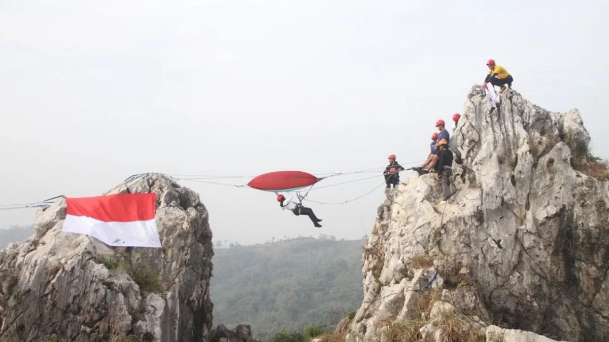 Tebing Hawu Pabeasan di kawasan Karst Citatah, Padalarang, Bandung Barat. Dok instagram (tebinghawu_official)