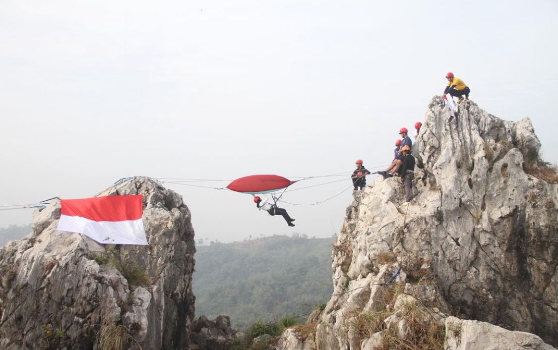 Tebing Hawu Pabeasan di kawasan Karst Citatah, Padalarang, Bandung Barat. Dok instagram (tebinghawu_official)