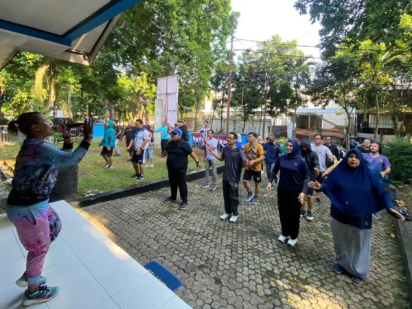 PWI Kota Bogor saat menggelar Jum'at Sehat bersama puluhan wartawan dan Dirut Perumda Tirta Pakuan, Rino Indira Gusniawan, Jum'at (6/9). (Yudha Prananda / Jabar Ekspres)