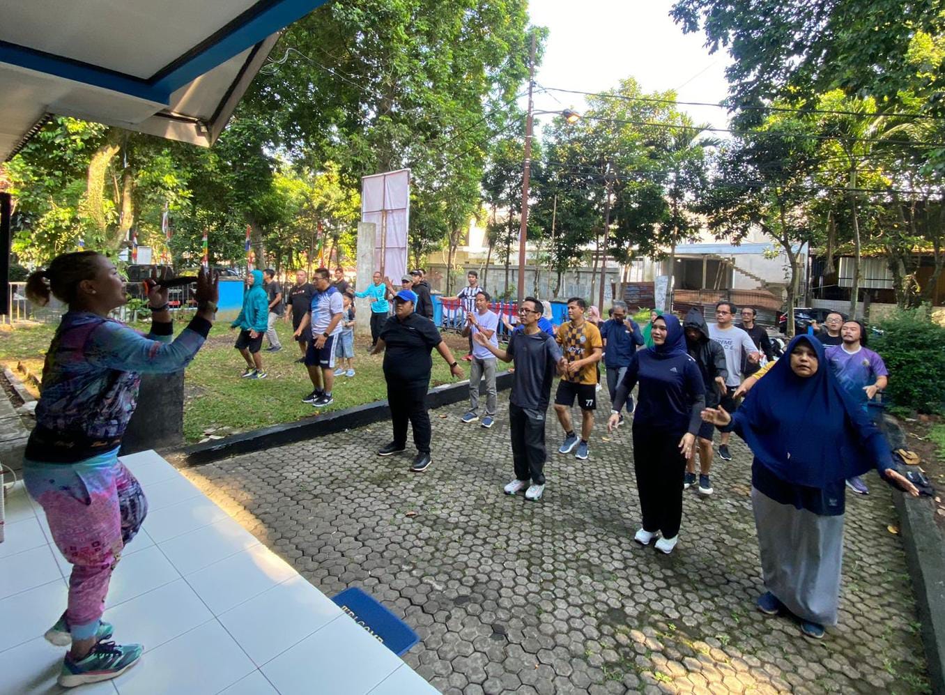 PWI Kota Bogor saat menggelar Jum'at Sehat bersama puluhan wartawan dan Dirut Perumda Tirta Pakuan, Rino Indira Gusniawan, Jum'at (6/9). (Yudha Prananda / Jabar Ekspres)