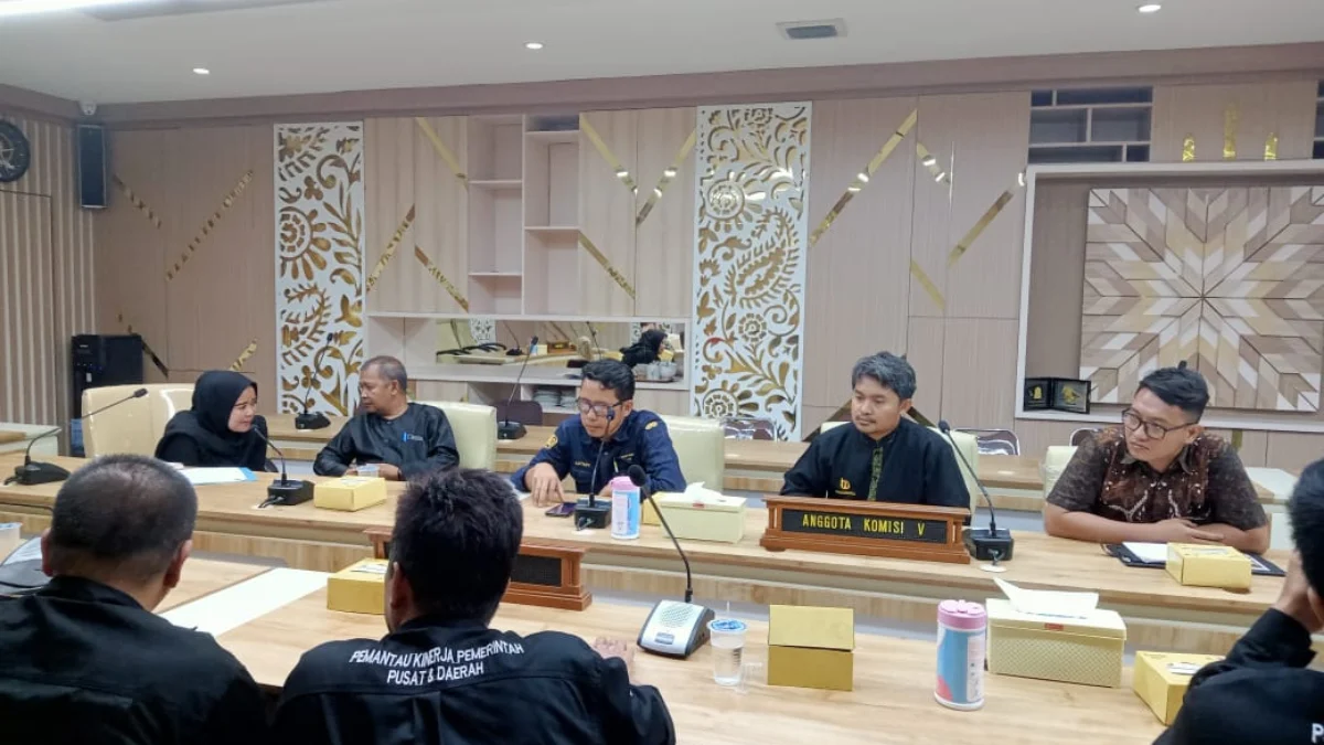 Pertemuan LSM PEMUDA ke DPRD Provinsi Jawa Barat, menyoroti proyek gedung kebugaran.