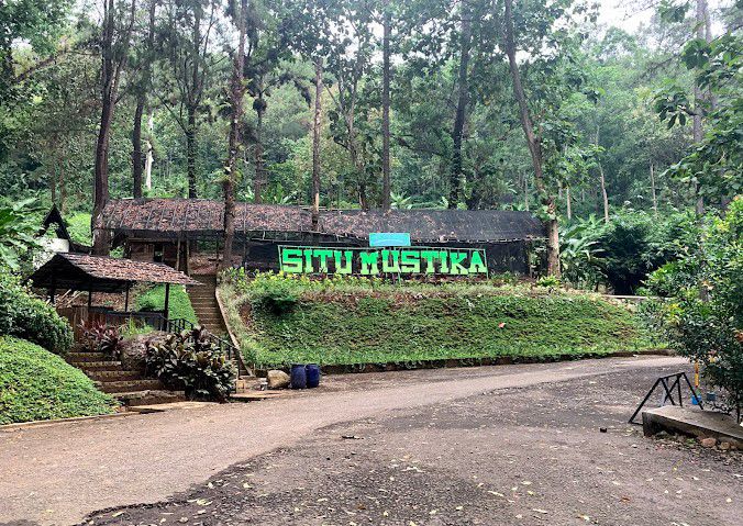 Salah satu wisata di Kota Banjar yakni Situ Mustika kini sudah tak digemari lagi wisatawan. Pemkot Banjar membuat program jelajah kereta wisata untuk menghidupkan lagi sektor pariwisata. (Cecep Herdi/Jabar Ekspres)