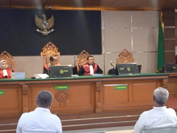 Dalam agenda sidang lanjutan kasus sengketa lahan di Dago Elos, majelis hakim sepakat untuk menolak eksepsi dari terdakwa Duo Muller. (Nizar/Jabarekspres)