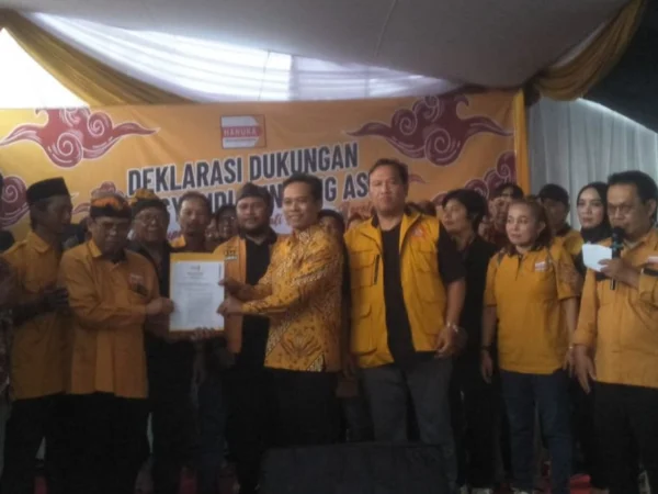 DPC Hanura KBB saat memberikan rekomendasi dukungan kepada pasangan Edun di Rajamandala, Bandung Barat. Senin (9/9). Dok DPC Hanura KBB