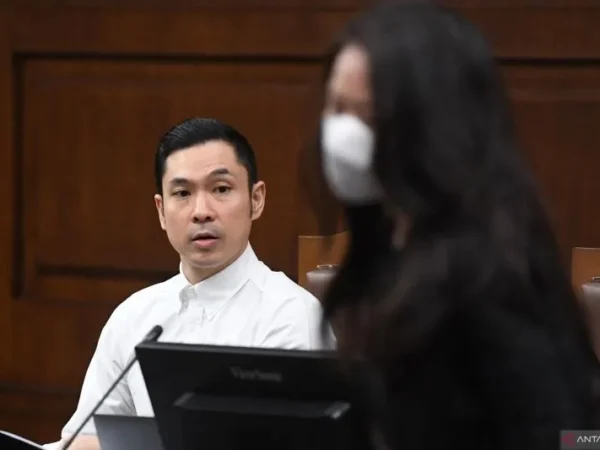 Penambang timah, Liu Asak alias Acau saat memberi kesaksian dalam kasus mega korupsi timah di Pengadilan Tipikor, Jakarta Pusat, Senin (10/9). ANTARA FOTO/Akbar Nugroho Gumay/tom.