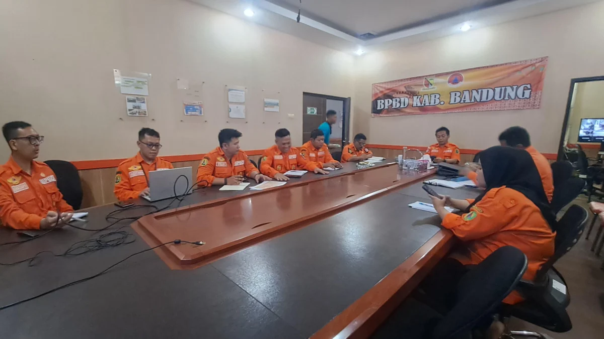 BPBD Kabupaten Bandung saat menggelar rapat pemetaan TPS Rawan Bencana jelang Pilkada. Foto Istimewa