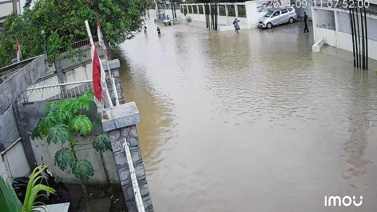 Kondisi banjir yang melanda wilayah Cidawolong, Majalaya, Rabu (11/9). Foto CCTV Majalaya Awas