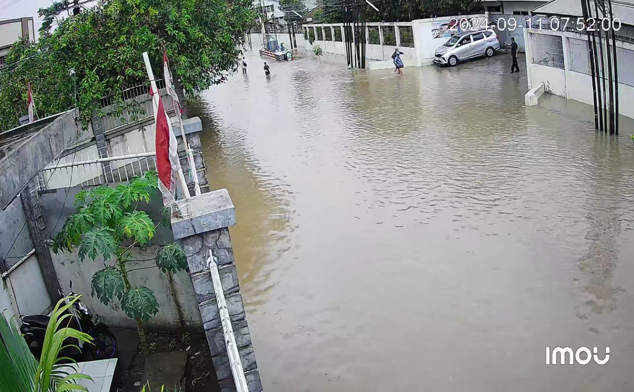 Kondisi banjir yang melanda wilayah Cidawolong, Majalaya, Rabu (11/9). Foto CCTV Majalaya Awas