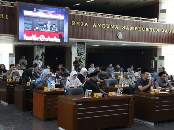 Jajaran Anggota DPRD Kota Bogor saat mengikuti rapat paripurna internal, Rabu (11/9). (Yudha Prananda / Jabar Ekspres)