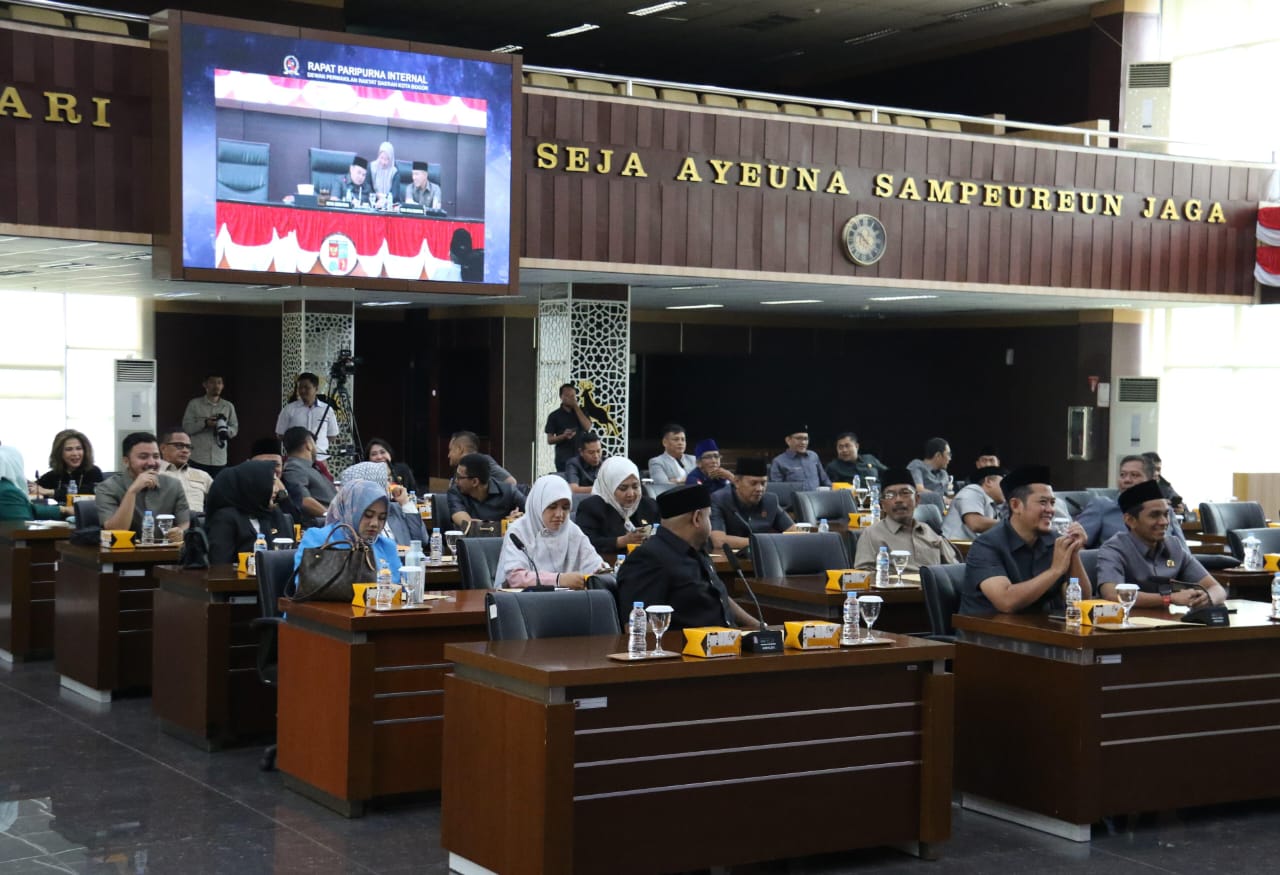 Jajaran Anggota DPRD Kota Bogor saat mengikuti rapat paripurna internal, Rabu (11/9). (Yudha Prananda / Jabar Ekspres)