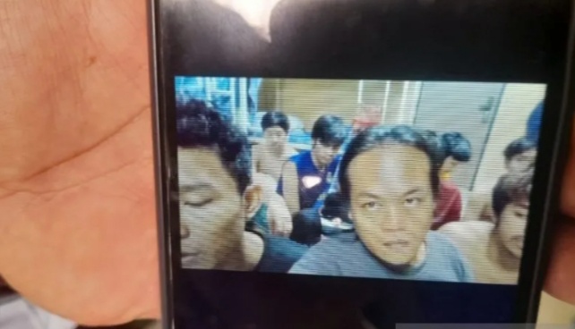 Foto warga Kecamatan Kebonpedes, Kabupaten Sukabumi, Jabar yang menjadi korban TPPO di Myanmar. (foto/ANTARA)