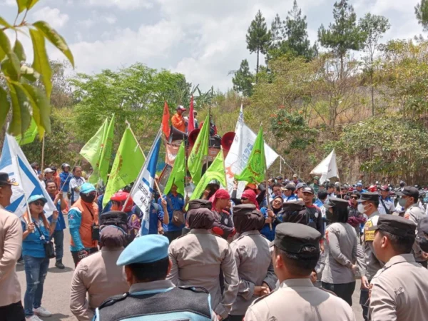 Ilustrasi pekerja di Bandung Barat tolak wacana pemerintah memotong gaji pekerja untuk dana pensiun tambahan. Dok Jabar Ekspres