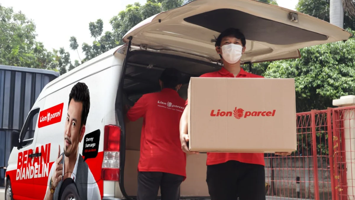 Perusahaan jasa logistik terkemuka di Indonesia, Lion Parcel (PT Lion Express), menurunkan tarif ongkos kirim untuk rute antarkota di Pulau Jawa.