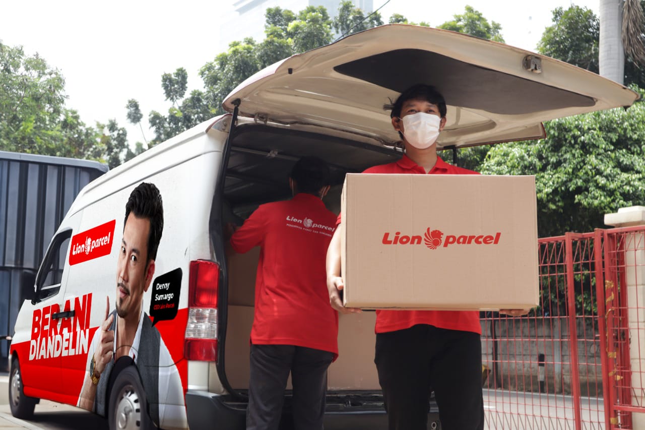 Perusahaan jasa logistik terkemuka di Indonesia, Lion Parcel (PT Lion Express), menurunkan tarif ongkos kirim untuk rute antarkota di Pulau Jawa.