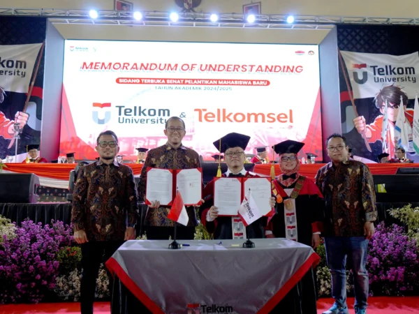 Dukung Pengembangan Ekosistem Digital Sivitas Akademika Telkomsel Jalin MoU dengan Telkom University