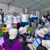 Pj Gubernur Jabar Bey Machmudin bersama  Menteri Kesehatan RI Budi Gunadi Sadikin membuka Ayo Sehat Festival 2024 di area Gedung Sate, Kota Bandung, Sabtu (14/9/2024).(Foto: Yogi Prayoga/Biro Adpim Jabar)