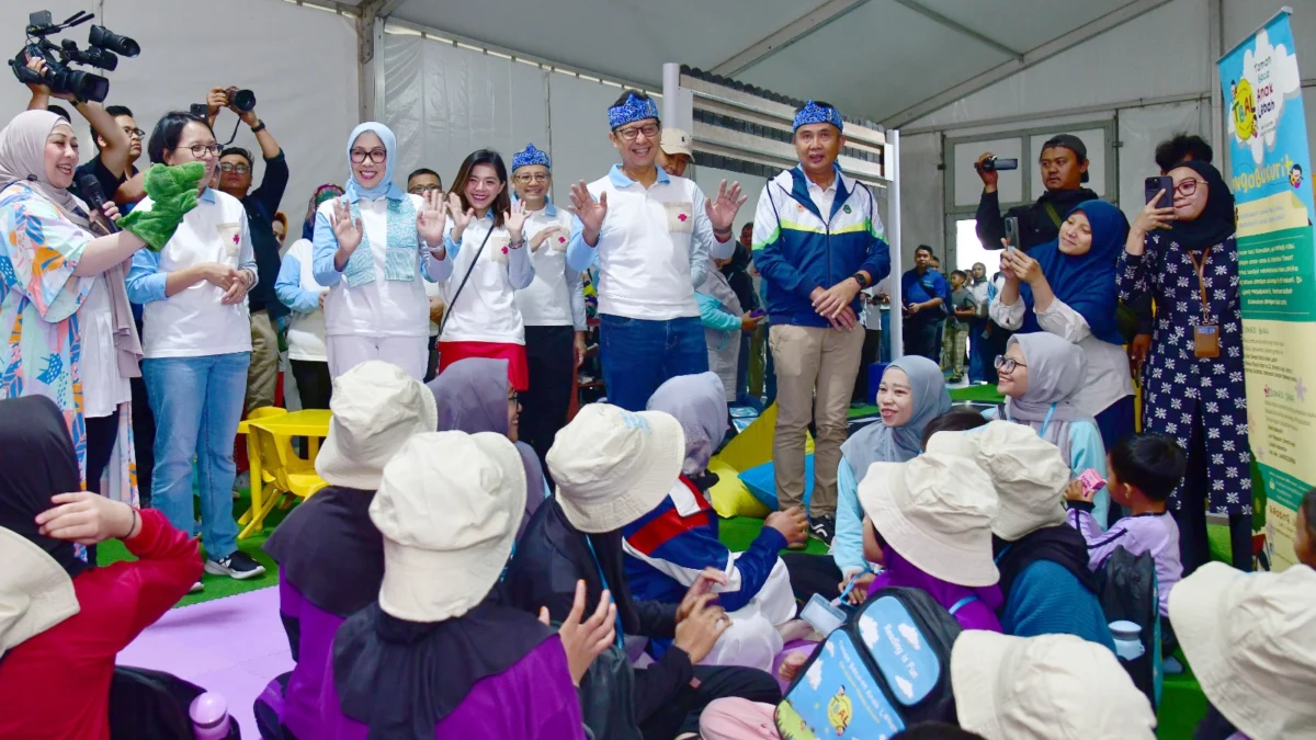 Pj Gubernur Jabar Bey Machmudin bersama  Menteri Kesehatan RI Budi Gunadi Sadikin membuka Ayo Sehat Festival 2024 di area Gedung Sate, Kota Bandung, Sabtu (14/9/2024).(Foto: Yogi Prayoga/Biro Adpim Jabar)