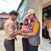 Wakil Ketua Kwartir Cabang Gerakan Pramuka (Kwarcab) Kota Banjar, Drs. H. Asep Tatang Iskandar, M.Si, saat melepas Kontingen Kota Banjar yang akan berpartisipasi dalam Raimuna Daerah Jawa Barat, Minggu 15 September 2024. (Istimewa)