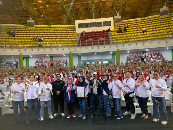 Peringati Hari Jantung Sedunia, RSUD Al Ihsan sabet rekor MURI gelaran Angklung terbanyak yang dimainkan para penyintas penyakit Jantung (Sadam Husen Soleh Ramdhani)