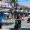 Traffic light di perempatan jalan Holis, Bandung Kulon, tampak belum menyala hingga Senin (16/9).