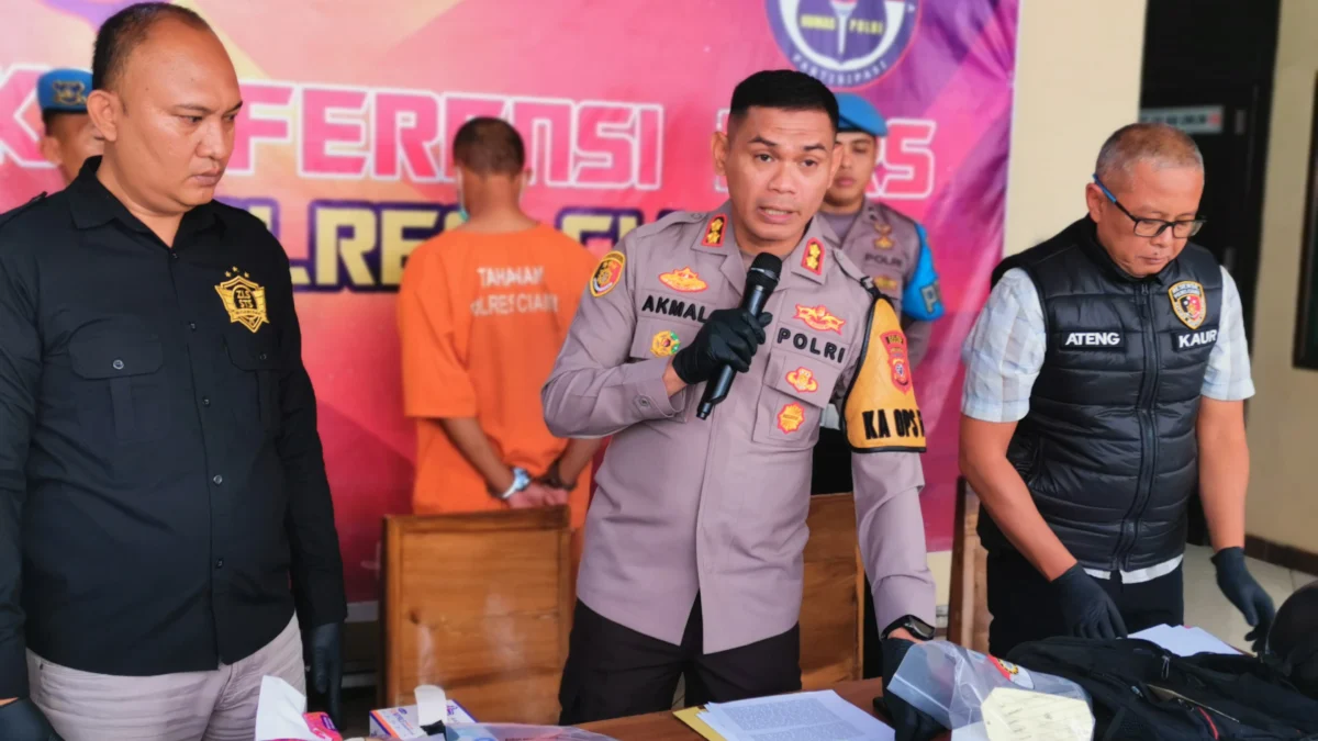 Kapolres Ciamis AKBP Akmal saat konferensi pers di Mapolres Ciamis Jawa Barat, Selasa 17 September 2024. (Cecep Herdi/Jabar Ekspres)