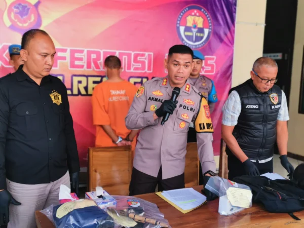 Kapolres Ciamis AKBP Akmal saat konferensi pers di Mapolres Ciamis Jawa Barat, Selasa 17 September 2024. (Cecep Herdi/Jabar Ekspres)