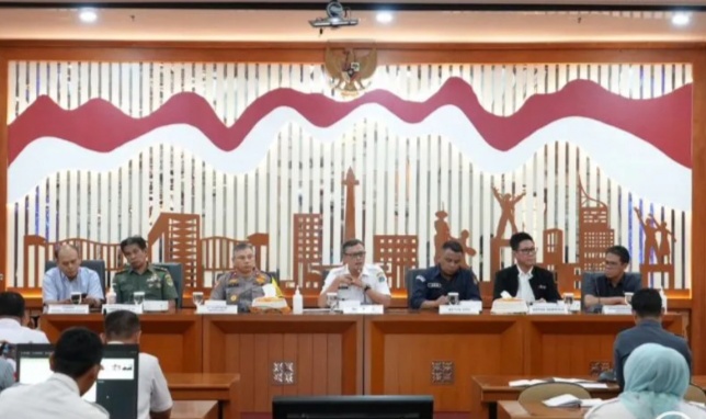 Wali Kota Jakarta Pusat Dhany Sukma (tengah) dalam rapat koordinasi lintas sektor jelang Pilkada 2024. (foto/ANTARA)