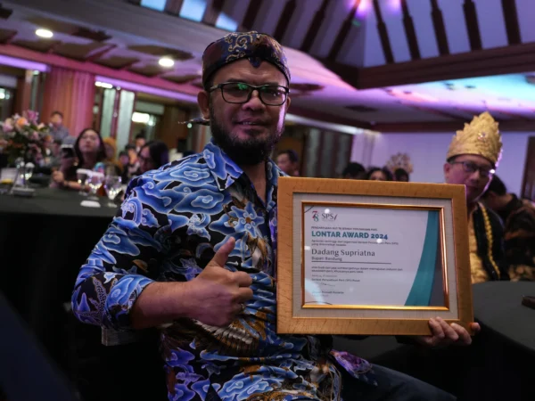 Dukung Kemajuan Pers, Bupati Bandung Dadang Supriatna Raih Penghargaan Bergengsi Lontar Award