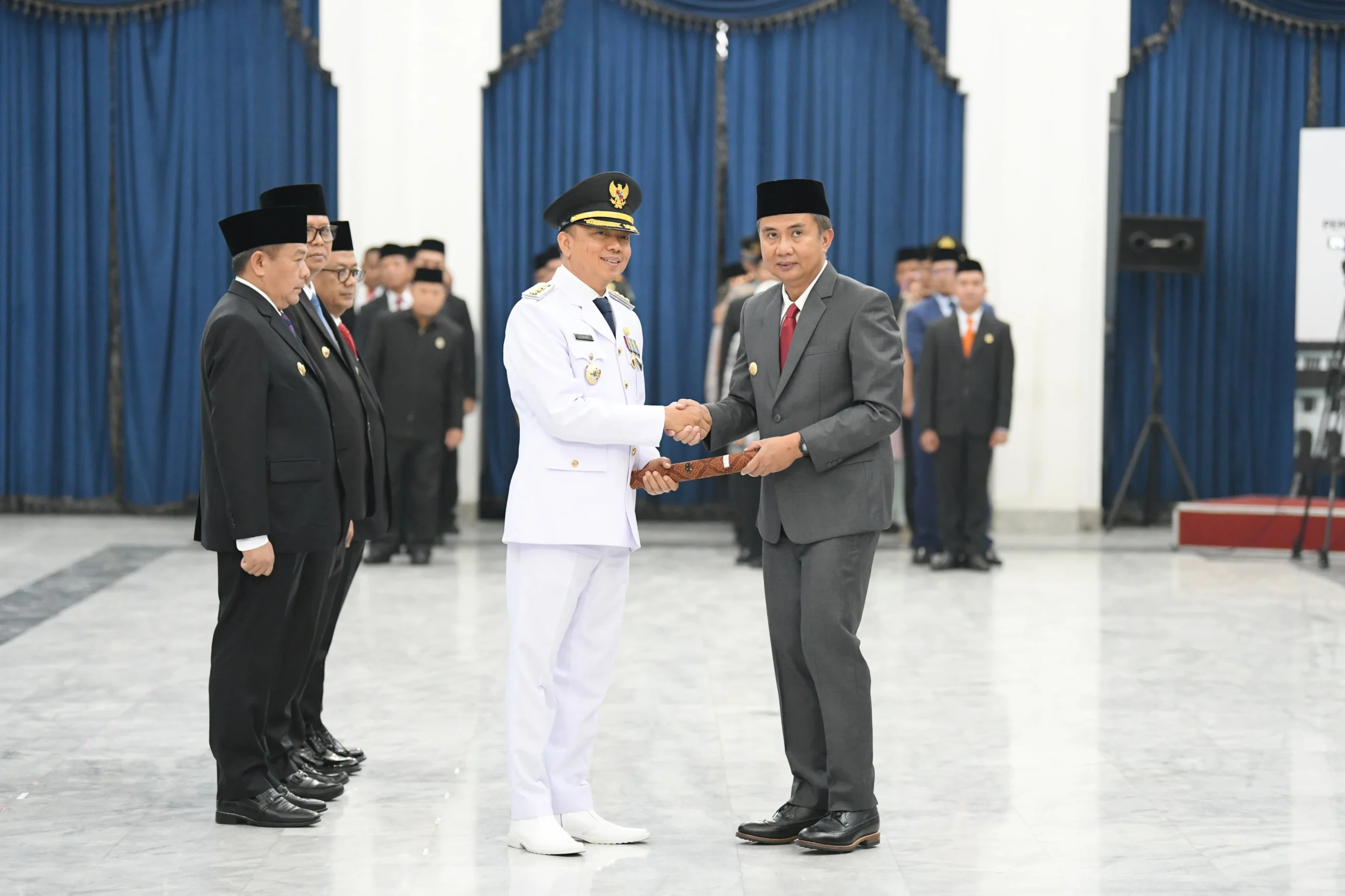 Bey Machmudin Lantik A. Koswara sebagai  Penjabat Wali Kota Bandung