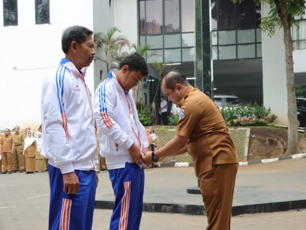 Doc. Asisten 2 Pemkot Cimahi, Endang saat Melepas Kontingen Atlet Paralympic Kota Cimahi untuk Bertarung di Pekan Paralympic Nasional (Peparnas) XVII (ist)