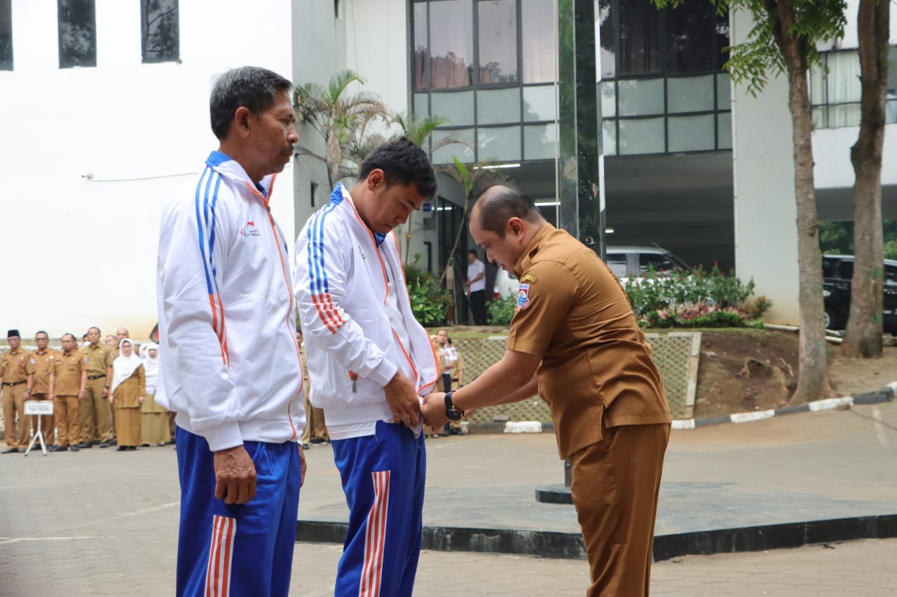 Doc. Asisten 2 Pemkot Cimahi, Endang saat Melepas Kontingen Atlet Paralympic Kota Cimahi untuk Bertarung di Pekan Paralympic Nasional (Peparnas) XVII (ist)