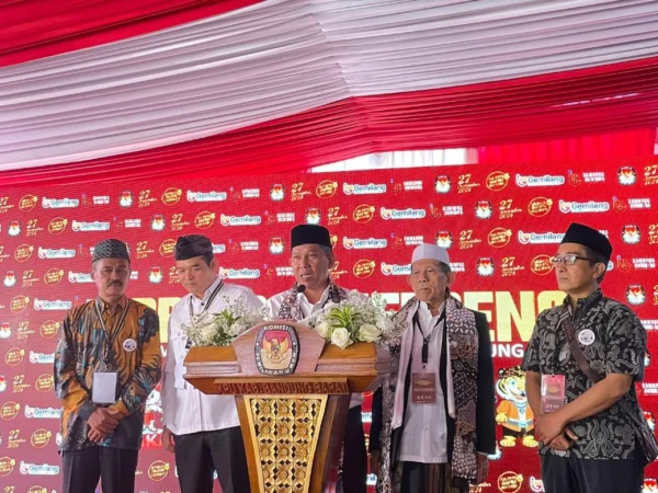 Calon bupati dan wakil bupati Bandung Barat dari jalur perseorangan saat mendaftar ke KPU. Dok Jabar Ekspres