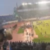 Kericuhan di Stadion Si Jalak Harupat, Puluhan Bobotoh Serbu Lapangan Usai Laga Persib vs Persija. Foto Istimewa