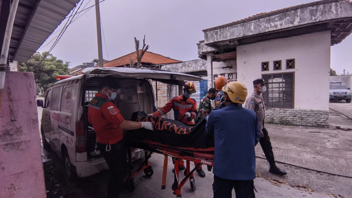 korban meninggal di Bogor dievakuasi petugas/Foto : Unit Siaga Pencarian dan Pertolongan Bogor