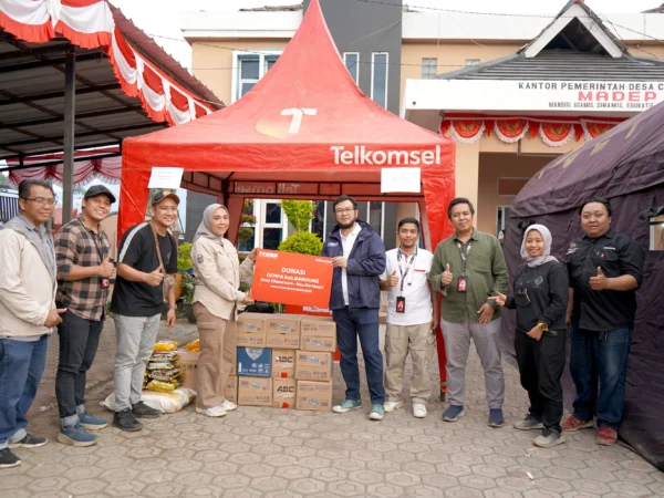 Peduli Gempa Kabupaten Bandung, Telkomsel Berikan Bantuan kepada Warga Terdampak