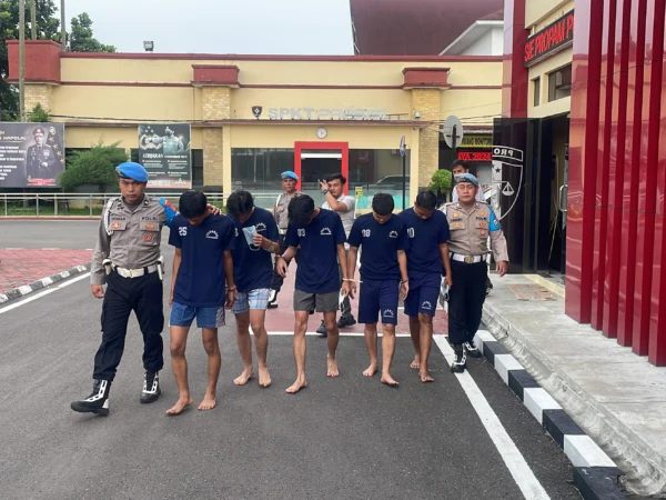 Polresta Bandung Tangkap Enam Tersangka Kasus Pengeroyokan Steward di Stadion Si Jalak Harupat. Foto Agi