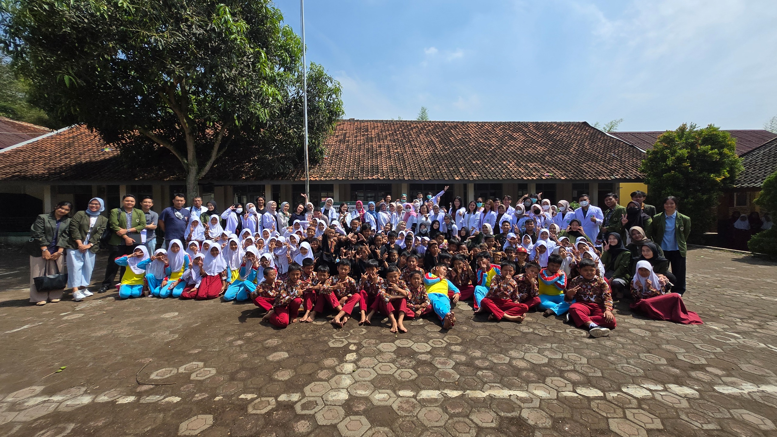 Pengmas FKG Unjani dan PDGI KBB Gelar Bakti Sosial di Wilayah Puskesmas Saguling Bandung Barat