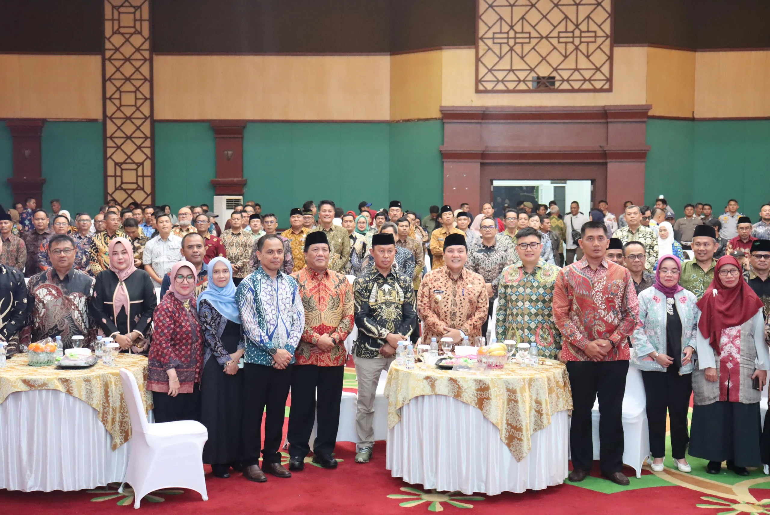 Ketua DPRD Sastra Winara (Kedua kanan) saat menghadiri pelantikan PJ Bupati Bogor. Foto : Istimewa