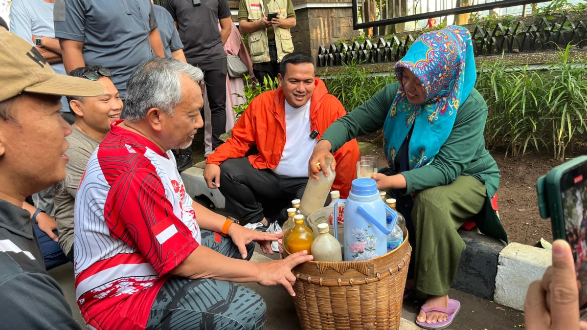 Cerita Pedagang Jamu di Purwakarta Dapat Rezeki Nomplok dari Ahmad Syaikhu