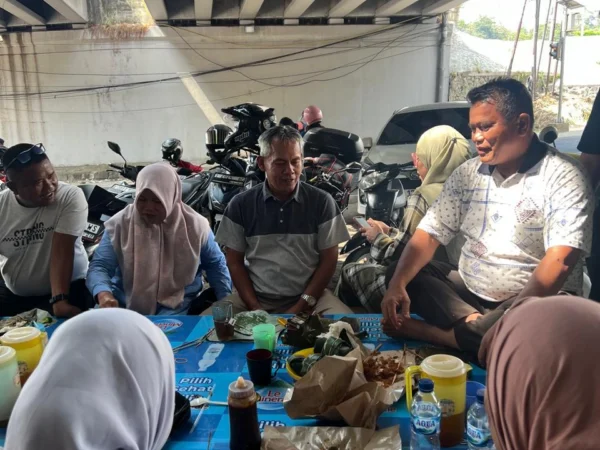 Sensasi Unik Makan Sate Maranggi di Kolong Jembatan Jalan Tol Purwakarta